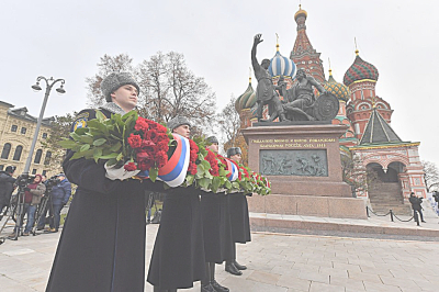 &laquo;Станем крепко за землю нашу&raquo;